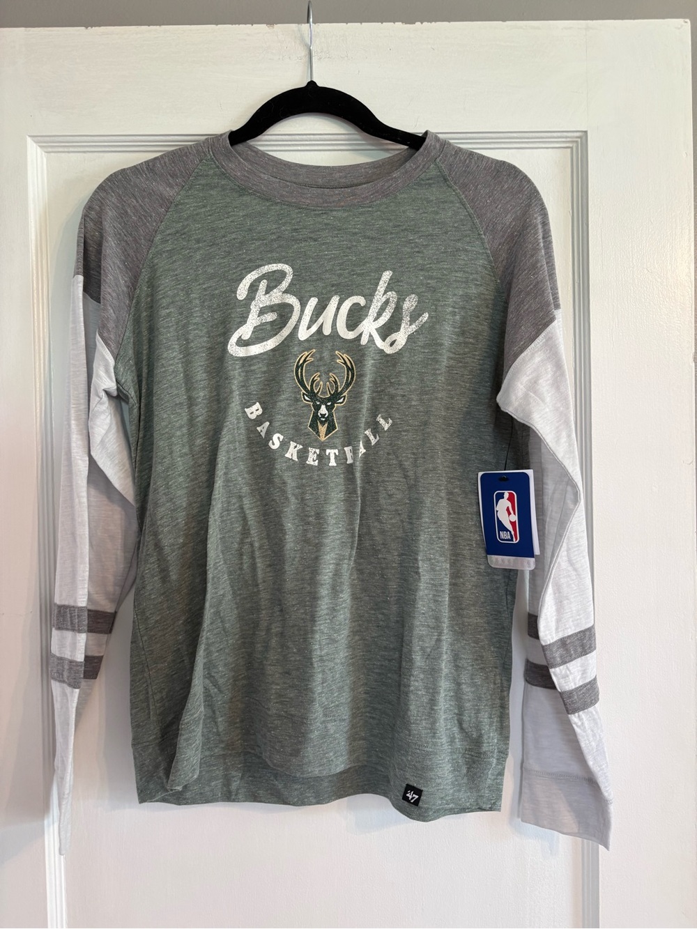 NWT Women's NBA Milwaukee Bucks Long Sleeve Raglan Tee Size Small
